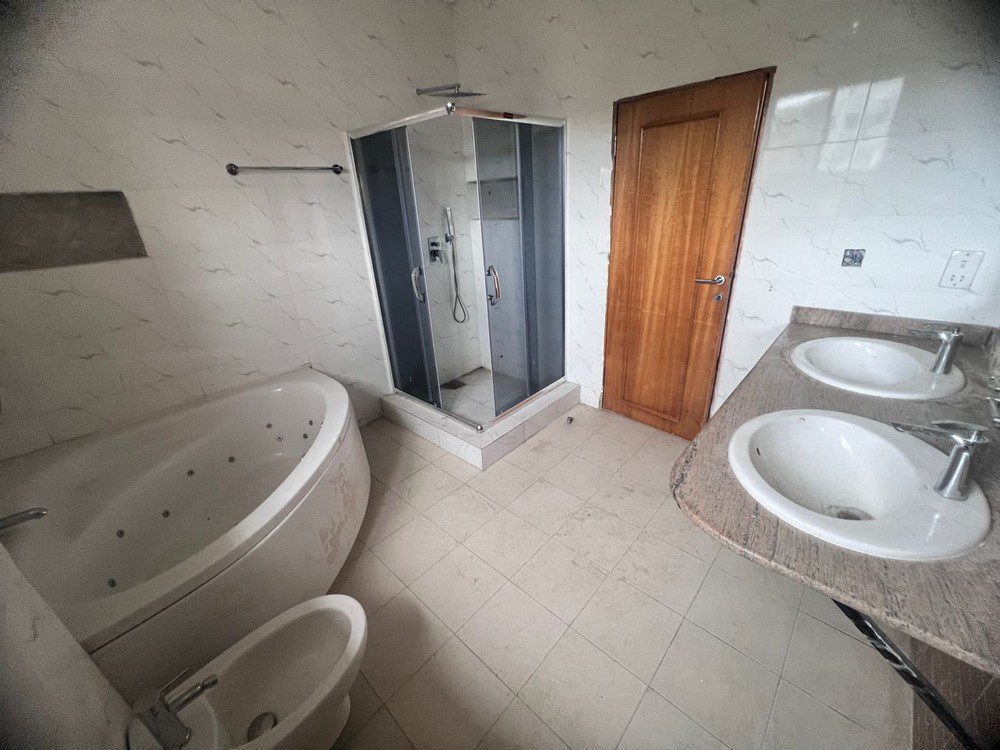 Luxury 4-bedroom semi-detached house in living gold estate, banana island