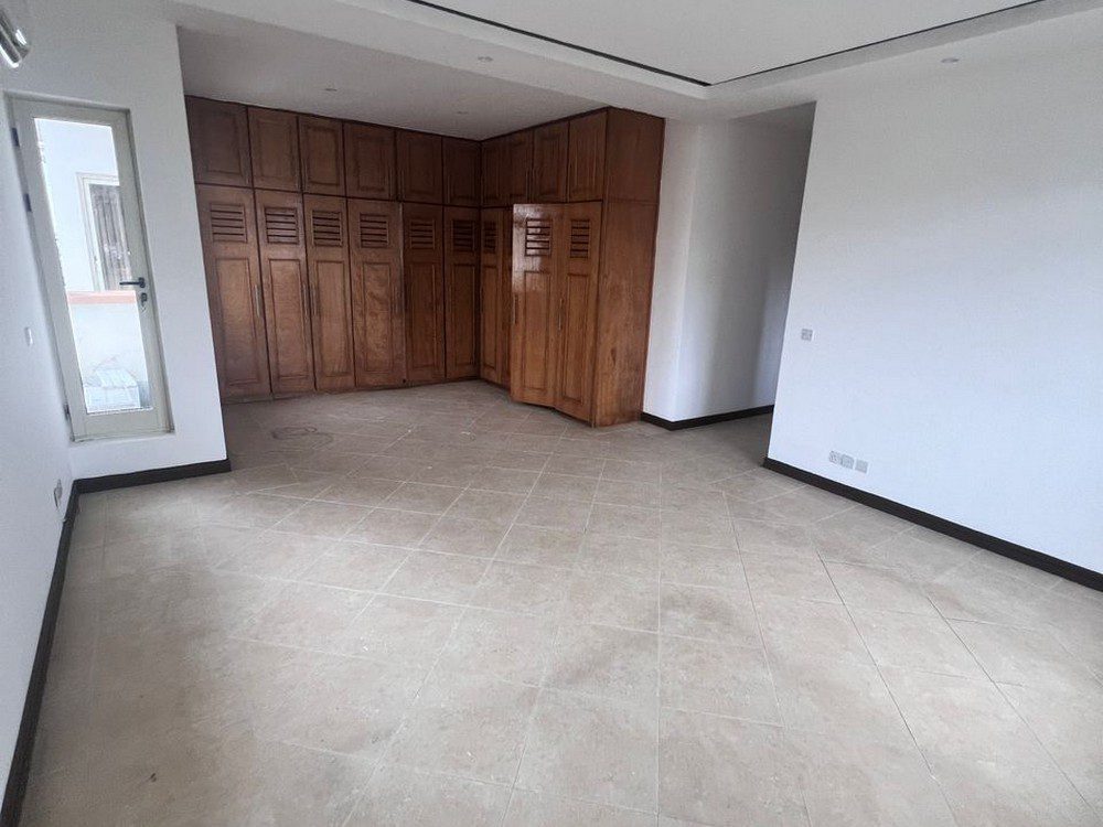 Luxury 4-bedroom semi-detached house in living gold estate, banana island