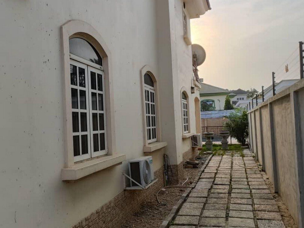 Ambassadorial 5-bedroom detached house with pool for sale in ikeja gra (1)