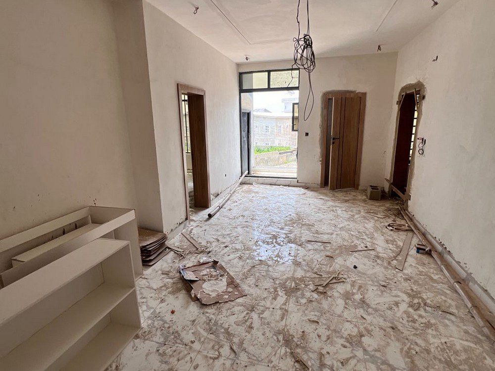 Serviced 2 and 3 bedroom flats with pool and gym off orchid road lekki (6)