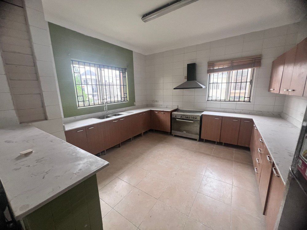 Luxury 4-bedroom semi-detached house in living gold estate, banana island
