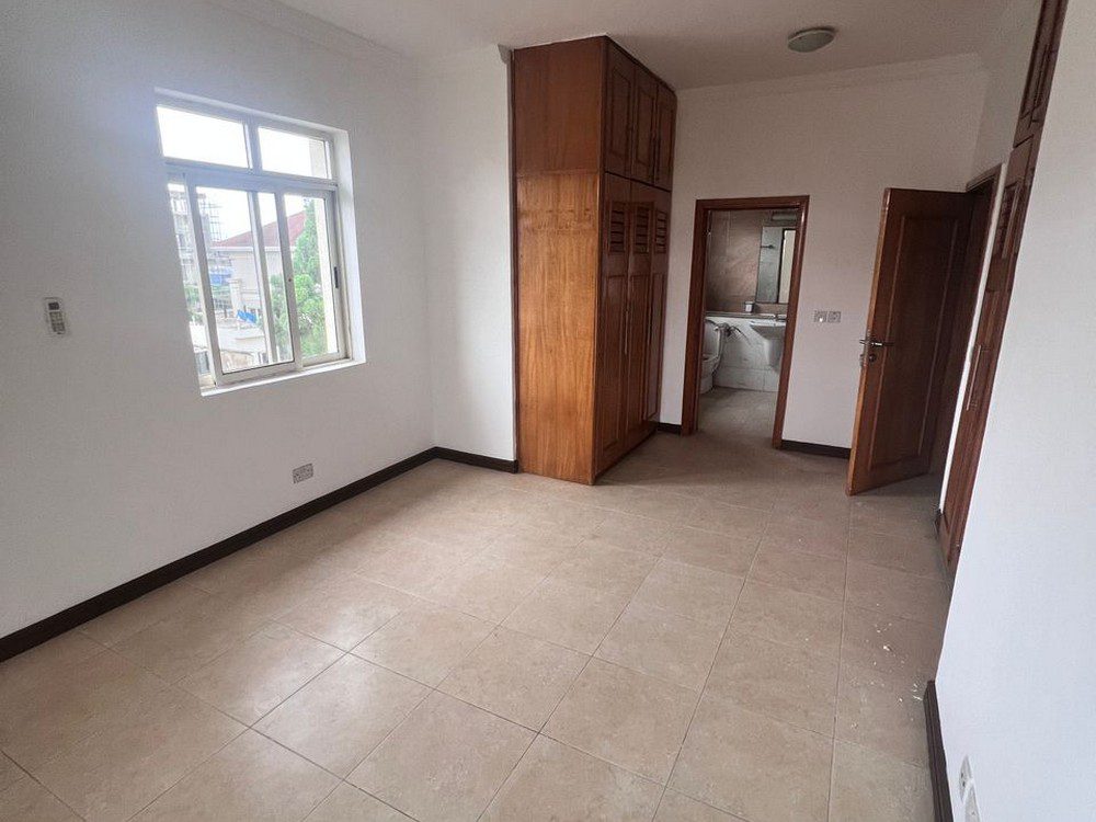 Luxury 4-bedroom semi-detached house in living gold estate, banana island